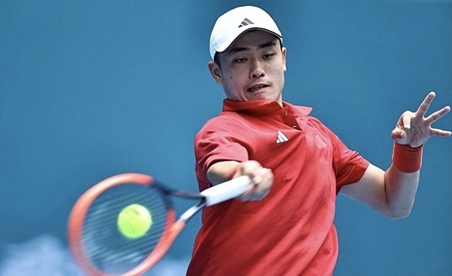 她的网球盛 她的网球盛